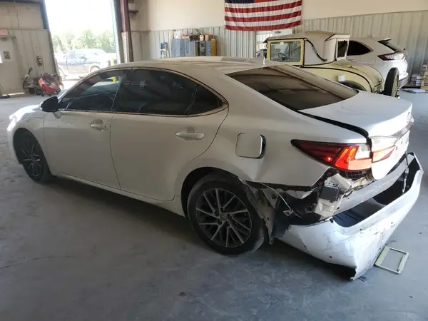 58ABK1GGXJU102397 2018 LEXUS ES - Image 2