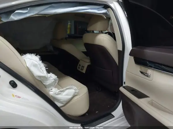 58ABK1GGXJU107762 2018 LEXUS ES - Image 8