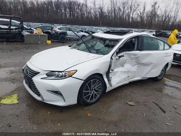 58ABK1GGXJU107826 2018 LEXUS ES - Image 2