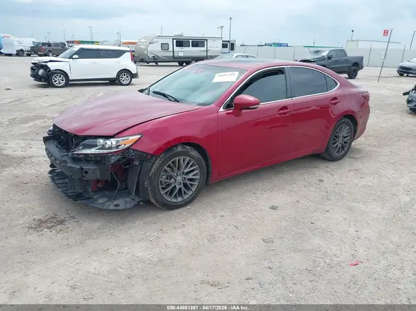 58ABK1GGXJU108314 2018 LEXUS ES - Image 2