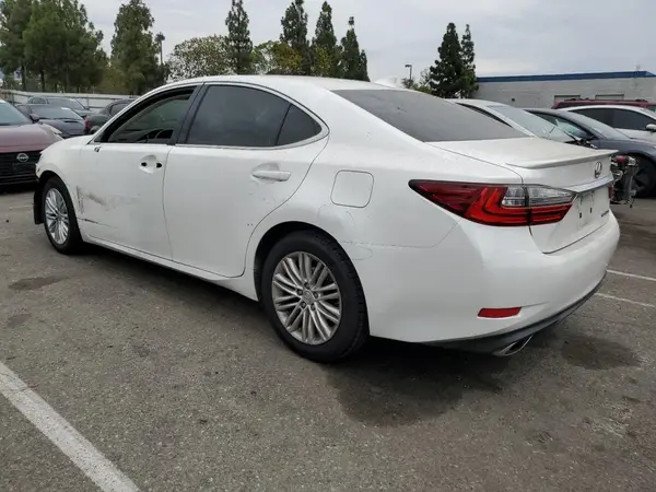 58ABK1GGXJU108720 2018 LEXUS ES - Image 2
