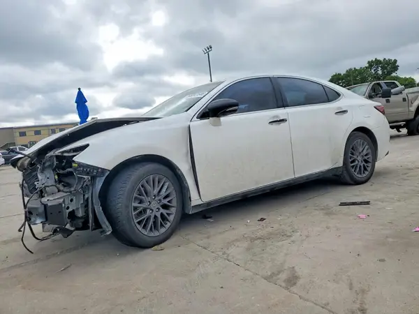 58ABK1GGXJU110256 2018 LEXUS ES - Image 1