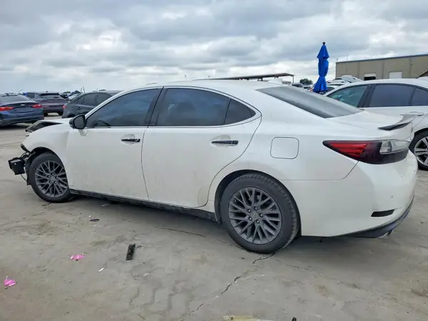 58ABK1GGXJU110256 2018 LEXUS ES - Image 2