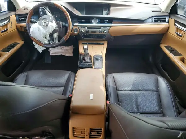 58ABK1GGXJU110256 2018 LEXUS ES - Image 8