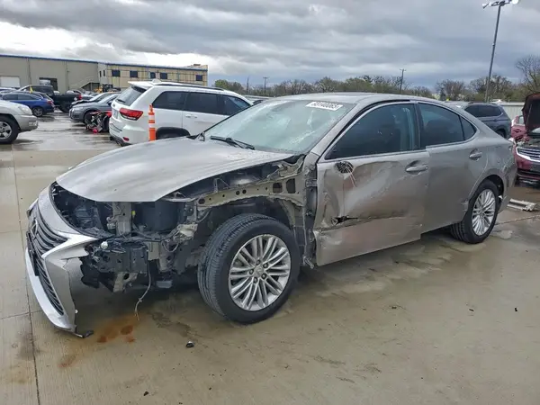 58ABK1GGXJU110371 2018 LEXUS ES - Image 1