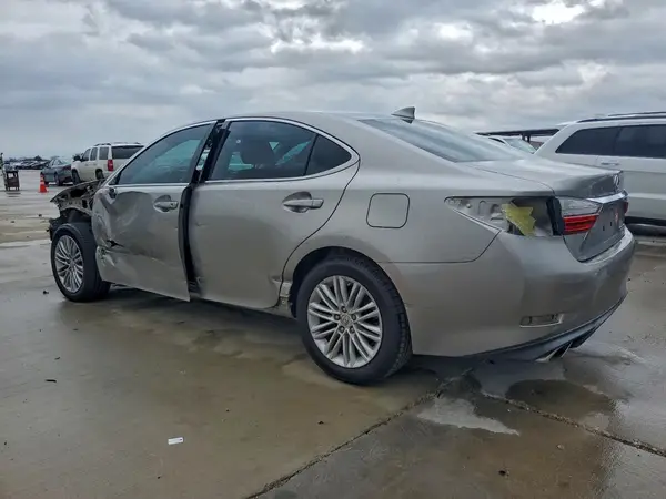 58ABK1GGXJU110371 2018 LEXUS ES - Image 2