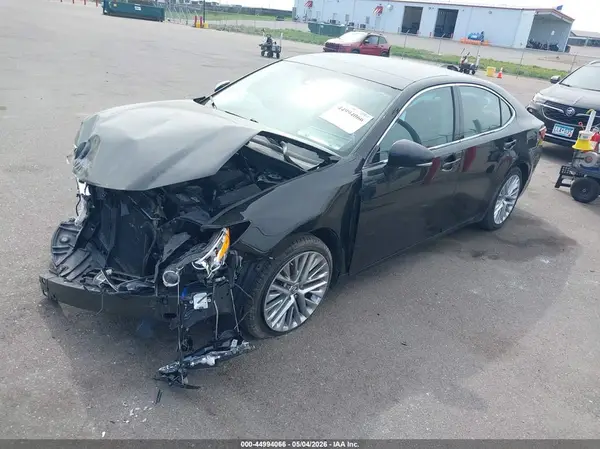 58ABK1GGXJU111181 2018 LEXUS ES - Image 2
