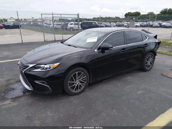 58ABK1GGXJU111407 2018 LEXUS ES - Image 2