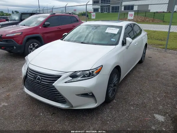 58ABK1GGXJU113237 2018 LEXUS ES - Image 2