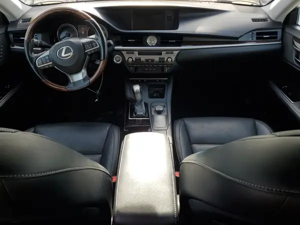 58ABK1GGXJU113268 2018 LEXUS ES - Image 8