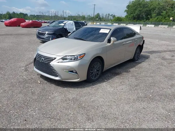 58ABK1GGXJU114985 2018 LEXUS ES - Image 2