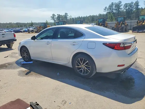 58ABK1GGXJU117479 2018 LEXUS ES - Image 2