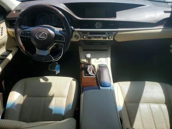 58ABK1GGXJU117479 2018 LEXUS ES - Image 8