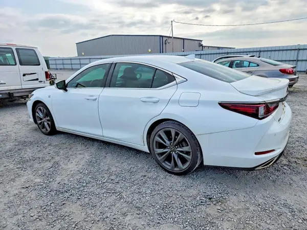 58ABZ1B10KU001563 2019 LEXUS ES - Image 2