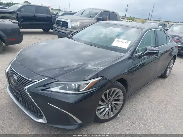 58ABZ1B10KU003460 2019 LEXUS ES - Image 2