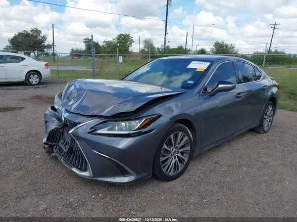 58ABZ1B10KU004852 2019 LEXUS ES - Image 2