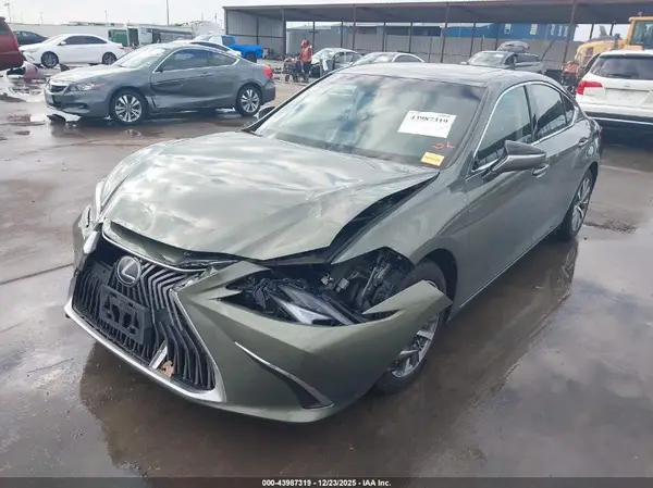 58ABZ1B10KU006228 2019 LEXUS ES - Image 2