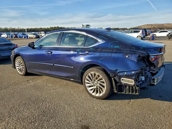 58ABZ1B10KU007542 2019 LEXUS ES - Image 2