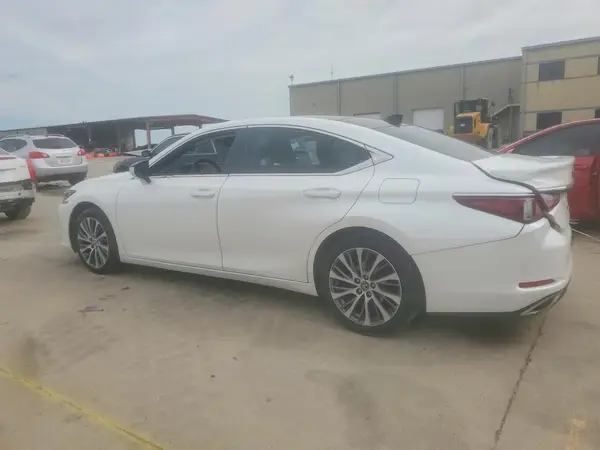 58ABZ1B10KU017875 2019 LEXUS ES - Image 2