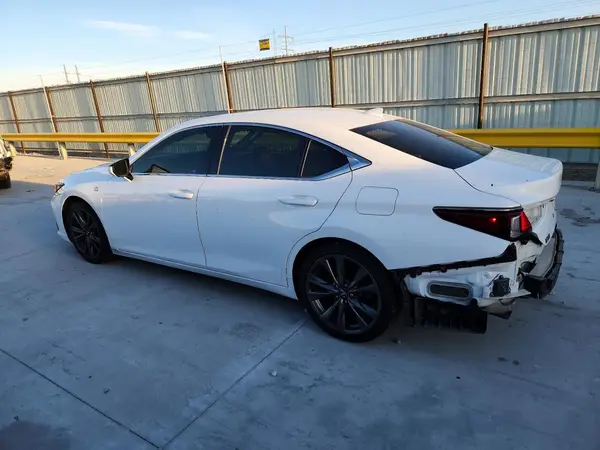 58ABZ1B10KU022137 2019 LEXUS ES - Image 2