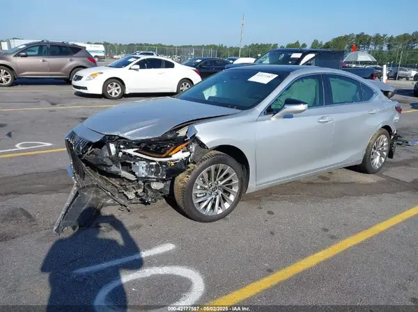 58ABZ1B10KU023305 2019 LEXUS ES - Image 2
