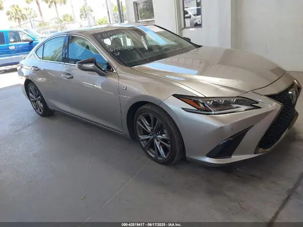 58ABZ1B10KU033087 2019 LEXUS ES - Image 1