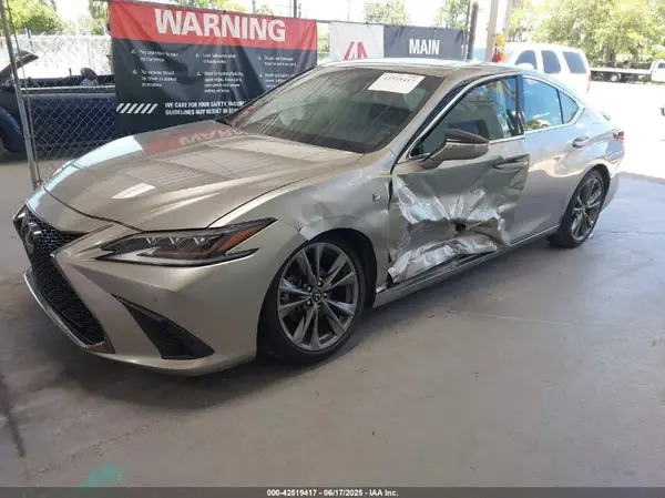 58ABZ1B10KU033087 2019 LEXUS ES - Image 2