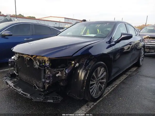 58ABZ1B10KU037964 2019 LEXUS ES - Image 2