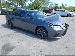 58ABZ1B10KU038001 2019 LEXUS ES