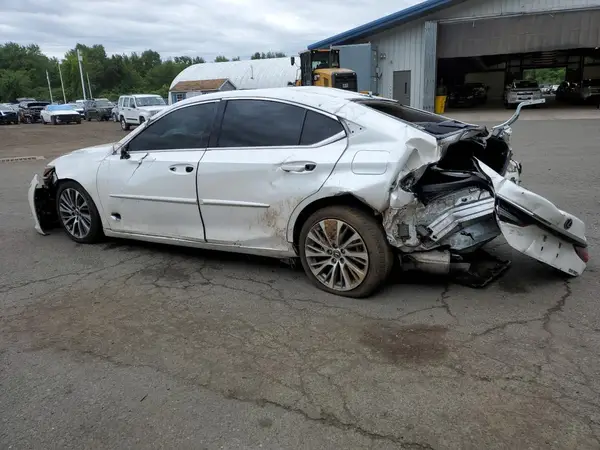 58ABZ1B10KU039486 2019 LEXUS ES - Image 2