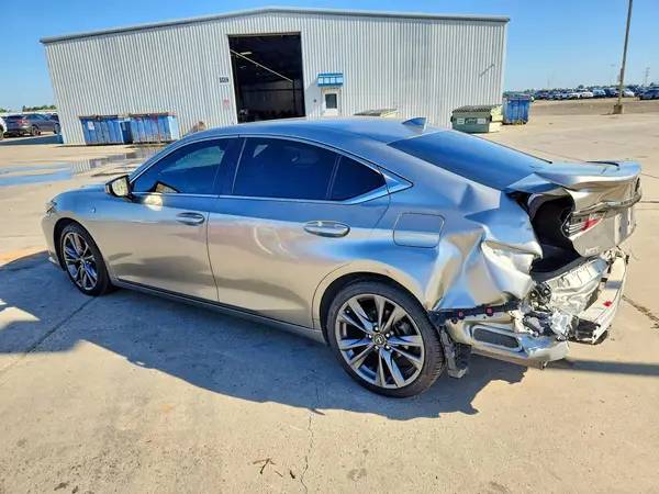 58ABZ1B10KU047250 2019 LEXUS ES - Image 2