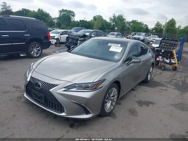 58ABZ1B10KU048317 2019 LEXUS ES - Image 2