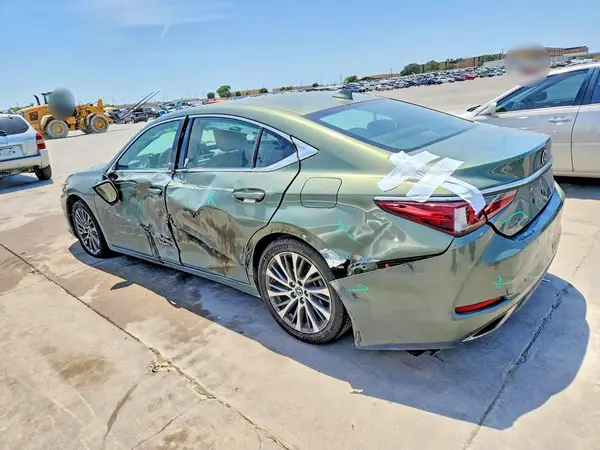 58ABZ1B11KU001796 2019 LEXUS ES - Image 2