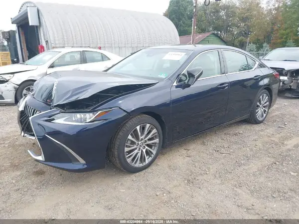 58ABZ1B11KU003760 2019 LEXUS ES - Image 2
