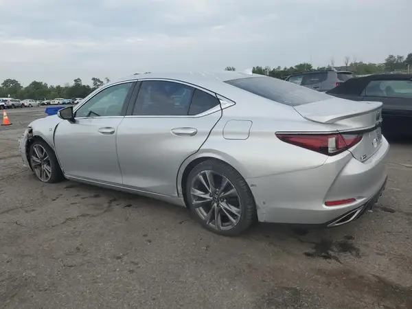 58ABZ1B11KU007128 2019 LEXUS ES - Image 2
