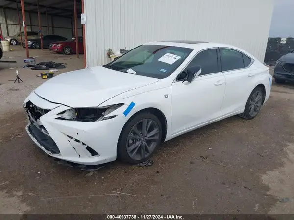 58ABZ1B11KU008456 2019 LEXUS ES - Image 2
