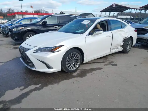 58ABZ1B11KU020297 2019 LEXUS ES - Image 2