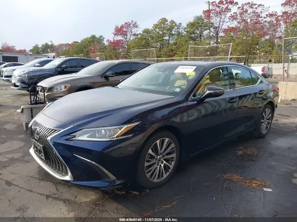 58ABZ1B11KU021417 2019 LEXUS ES - Image 2