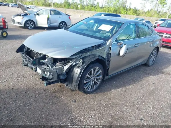 58ABZ1B11KU023037 2019 LEXUS ES - Image 2