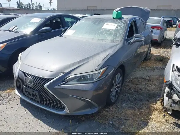 58ABZ1B11KU023359 2019 LEXUS ES - Image 2