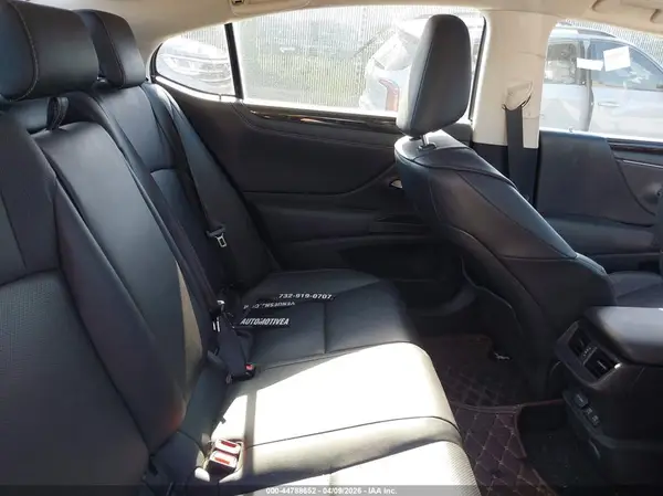 58ABZ1B11KU028481 2019 LEXUS ES - Image 8