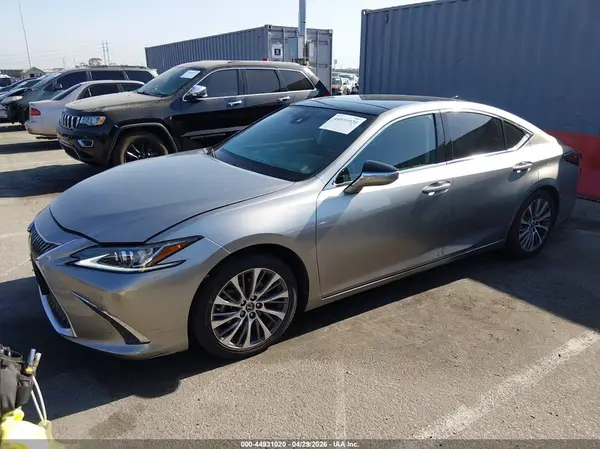 58ABZ1B11KU031705 2019 LEXUS ES - Image 2