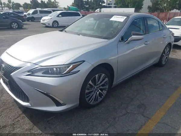 58ABZ1B11KU031834 2019 LEXUS ES - Image 2
