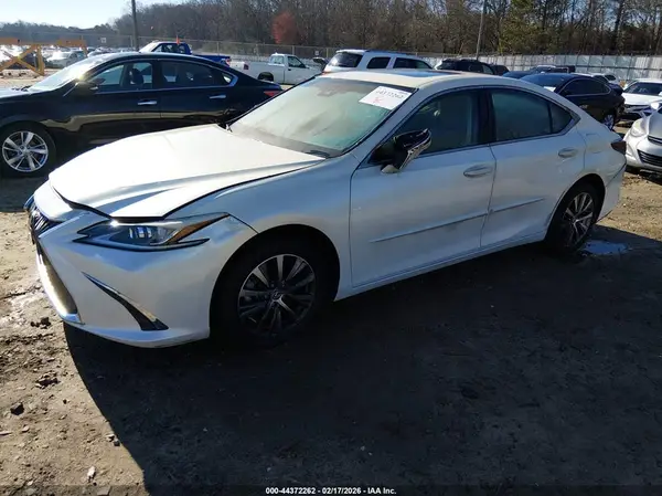 58ABZ1B11KU032708 2019 LEXUS ES - Image 2