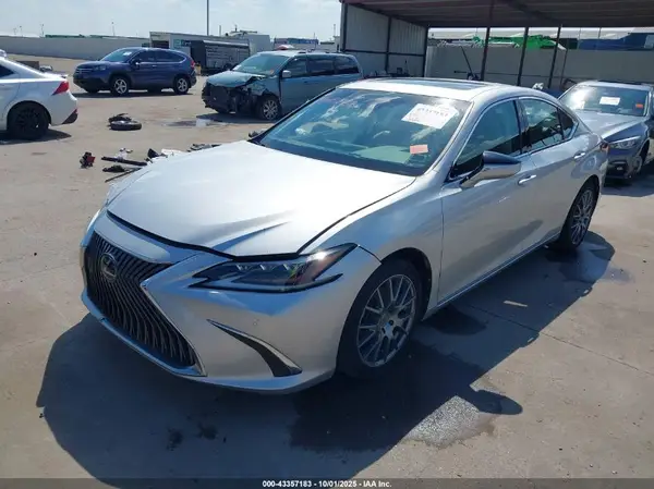 58ABZ1B11KU034202 2019 LEXUS ES - Image 2