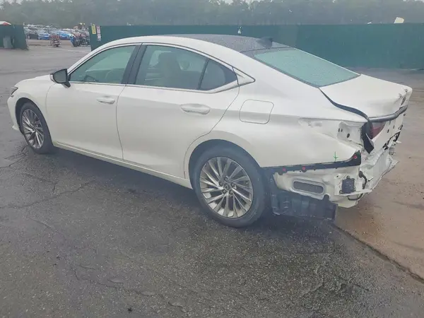58ABZ1B11KU034474 2019 LEXUS ES - Image 2