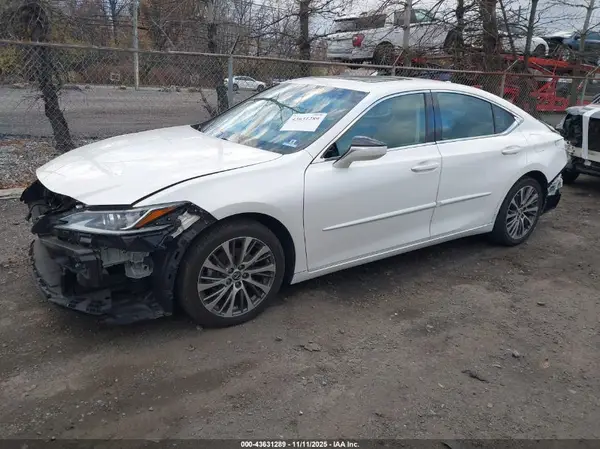 58ABZ1B11KU038735 2019 LEXUS ES - Image 2
