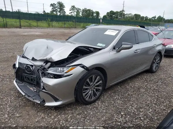58ABZ1B11KU039805 2019 LEXUS ES - Image 2