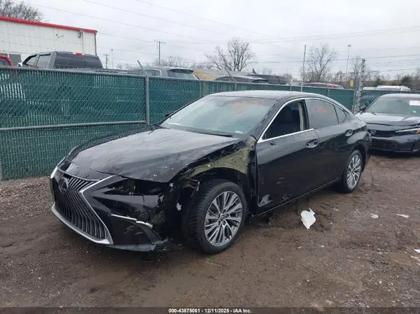 58ABZ1B11KU045958 2019 LEXUS ES - Image 2