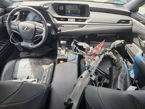 58ABZ1B11KU048004 2019 LEXUS ES - Image 8